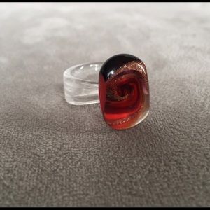 Beautiful Boutique glass ring size 5.5